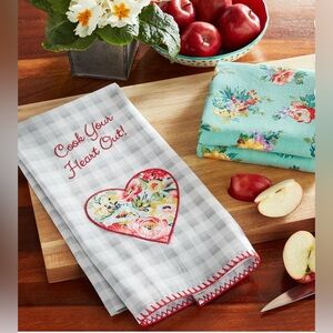 The Pioneer Woman Cook Heart Kitchen Towel set